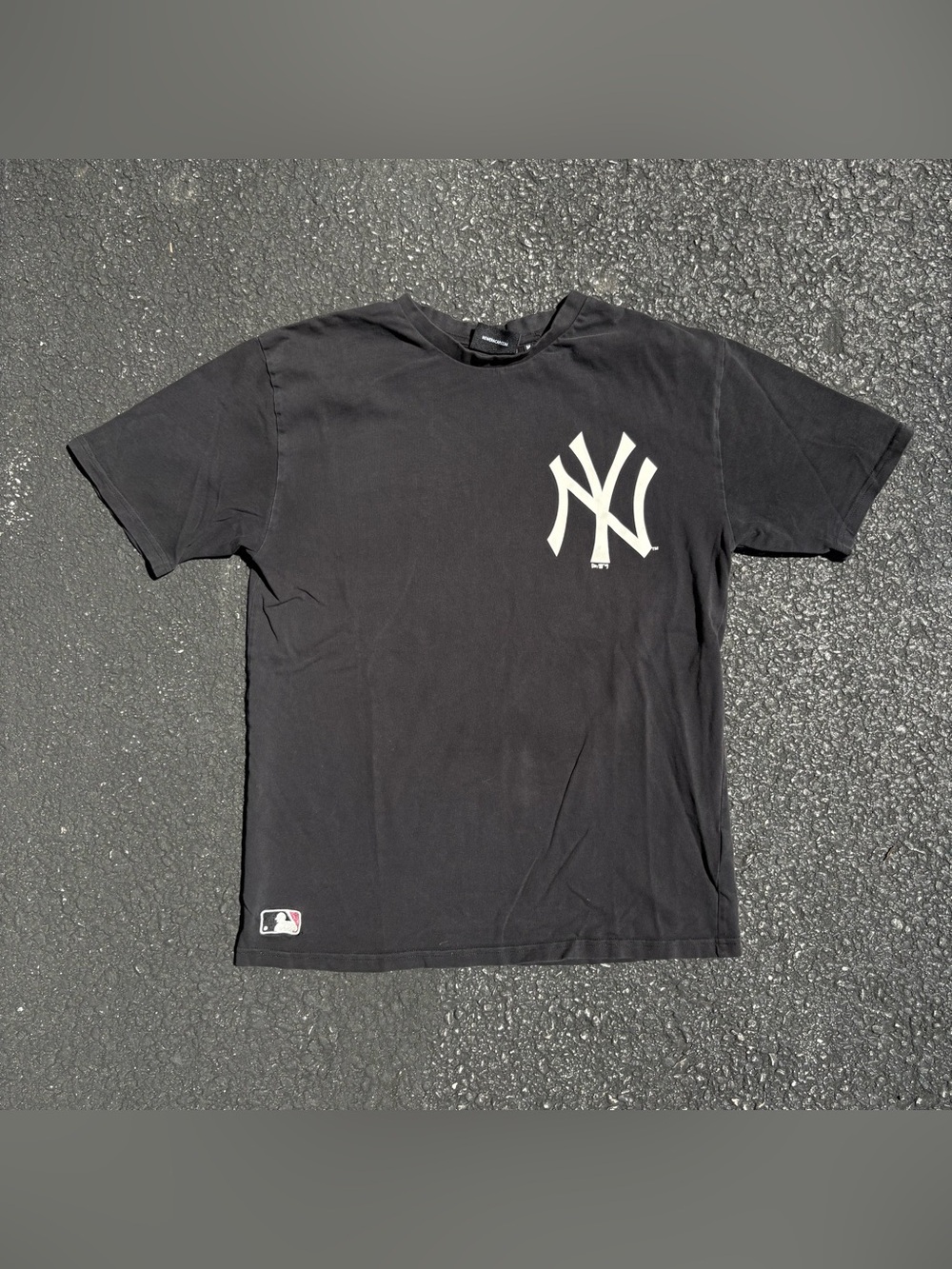 New Era MLB New York Yankees Black Embroidered Graphic T-Shirt Size L Baseball